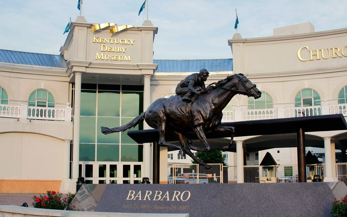 Kentucky Derby Museum, Together with Secretariat Festival and Secretariat.com,  Attempts World Record for Largest Horseshoe